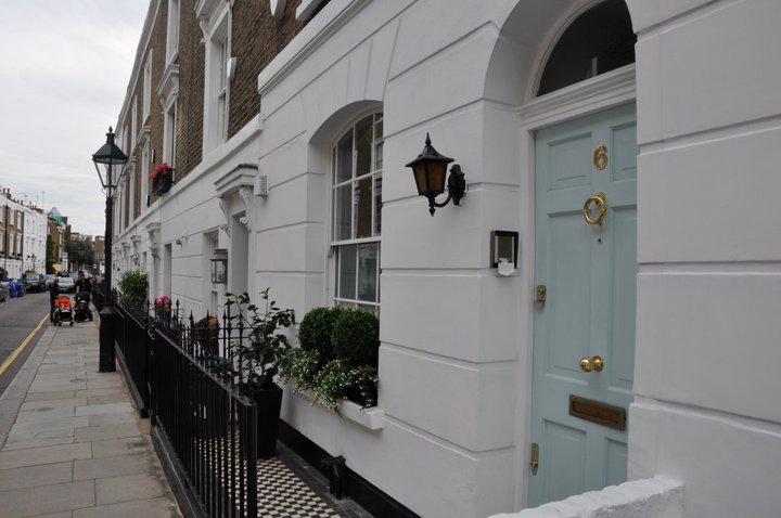 Street view in South Kensington