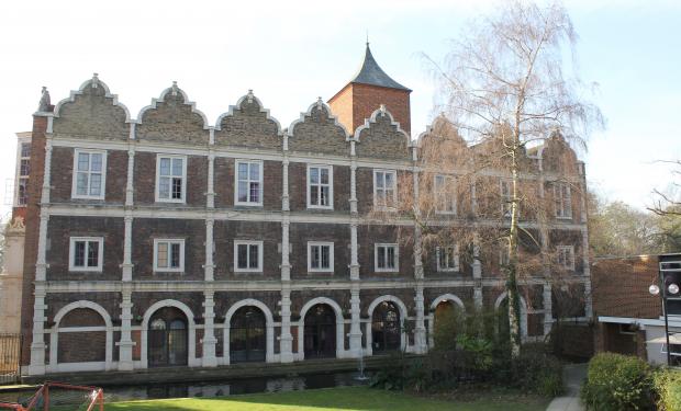 Explore - Surestay Hostel 1.jpg Thumbnail