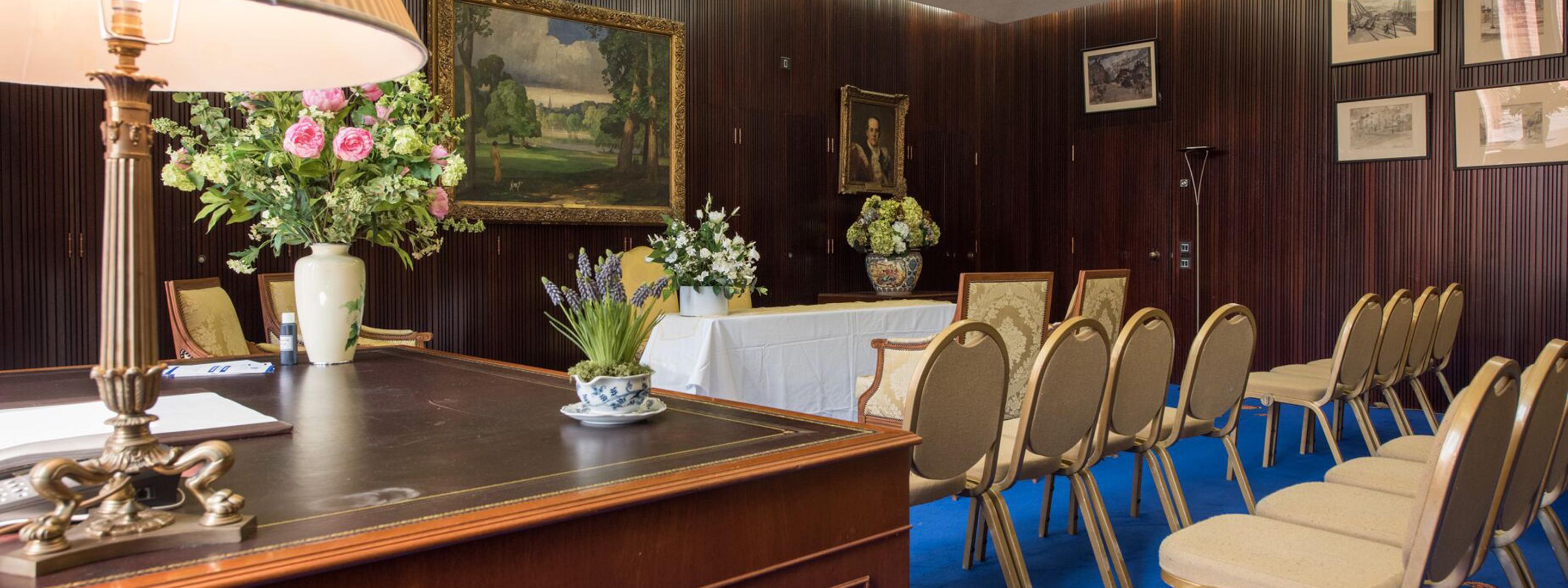 Mayor's Parlour seating area