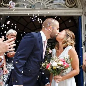 Hero Confetti & Kiss