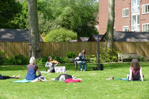 Duo Enoia performing in Leighton's garden