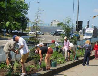 Holland Park roundabout street planters 