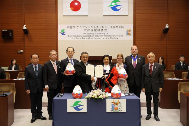 Mayor in Japan signs Friendship Declaration 