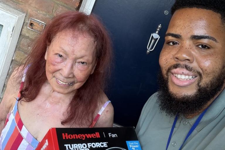 One of our visiting officers dropping off a fan with a resident during the heatwave