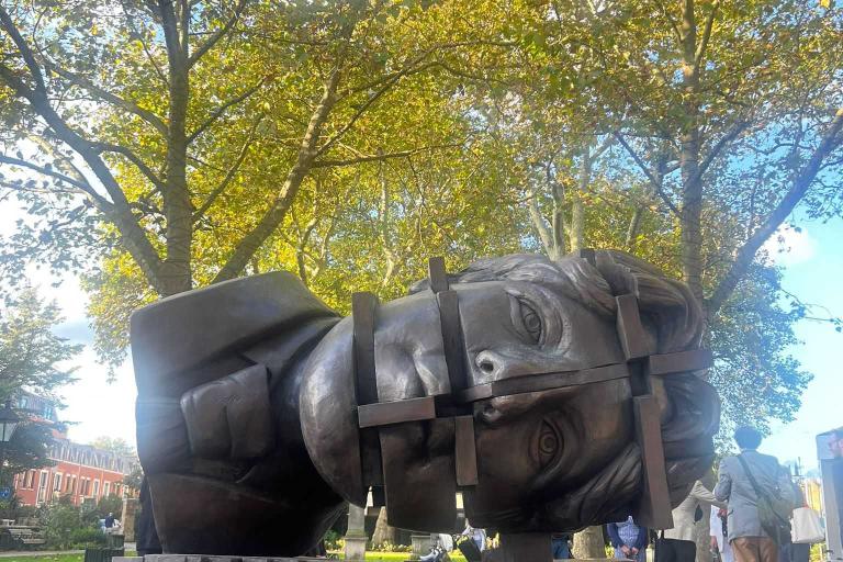 unveiling event for Oscar Wilde sculpture