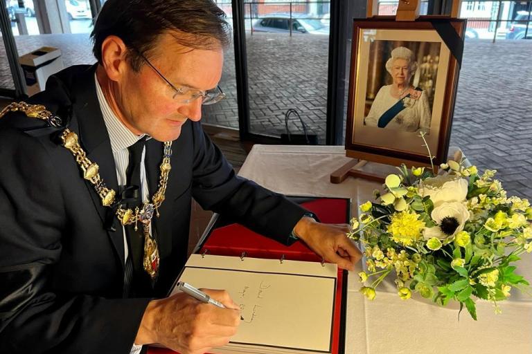Mayor Cllr David Lindsay signs the Book of Condolence at Kensington Town Hall