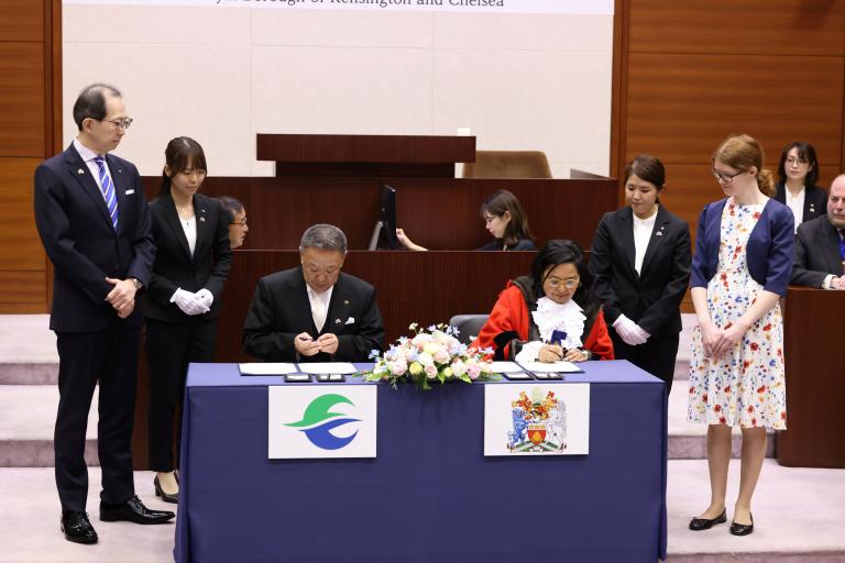 Mayor in Japan signs Friendship Declaration 